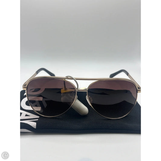 Sunglasses By Quay, Size: Large
