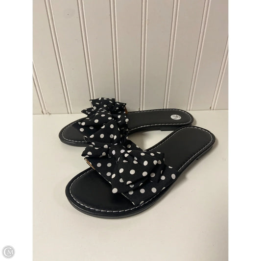 Sandals Flats By Clothes Mentor In Polkadot Pattern, Size: 7.5