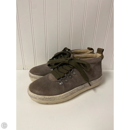Shoes Sneakers By Cmc In Grey, Size: 7
