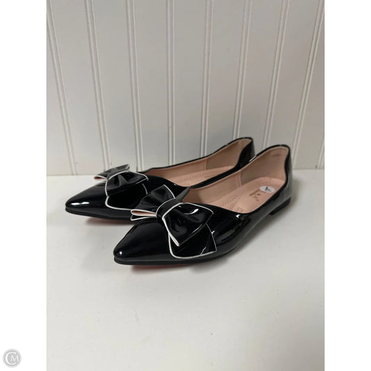 Shoes Flats By Clothes Mentor In Black & White, Size: 7
