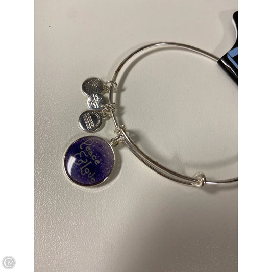 Bracelet Bangle By Clothes Mentor, Size: 1