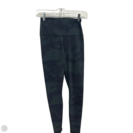 Athletic Leggings By Alo In Camouflage Print, Size: Xs
