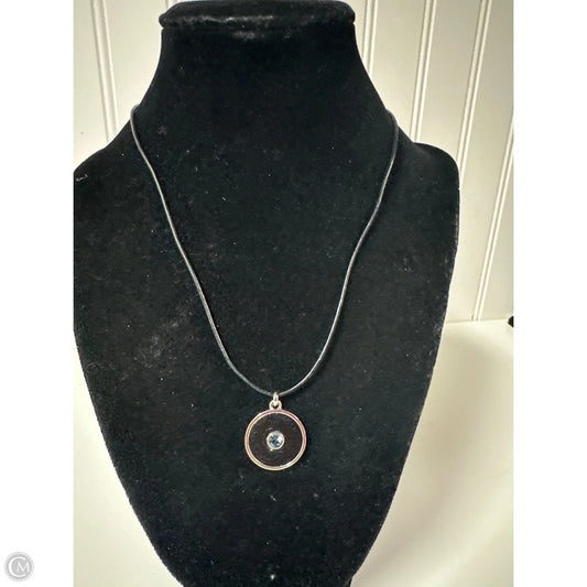 Necklace Charm By Clothes Mentor, Size: 1