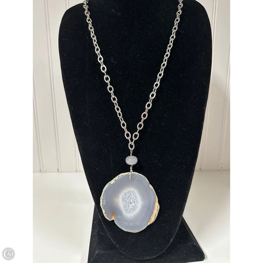 Necklace Pendant By Clothes Mentor, Size: 1