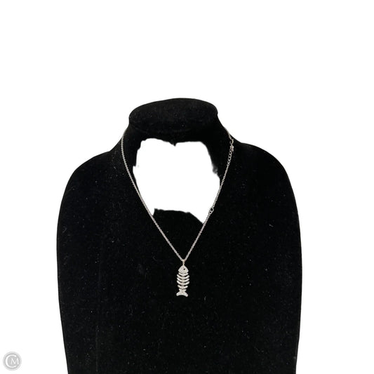 Necklace Charm By Clothes Mentor, Size: 1