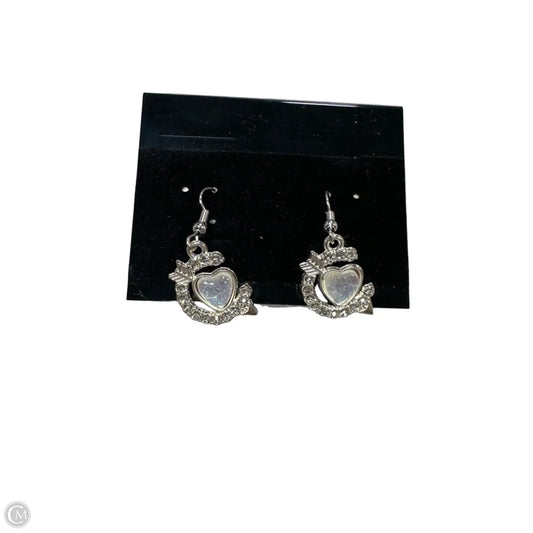 Earrings Dangle/drop By Clothes Mentor, Size: 1