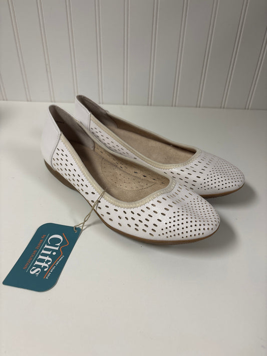 Shoes Flats By White Mountain  Size: 7