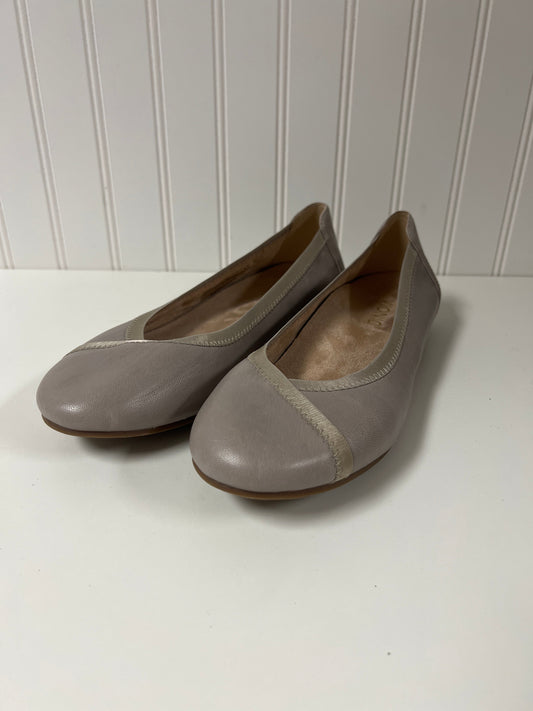 Taupe Shoes Flats Vionic, Size 8