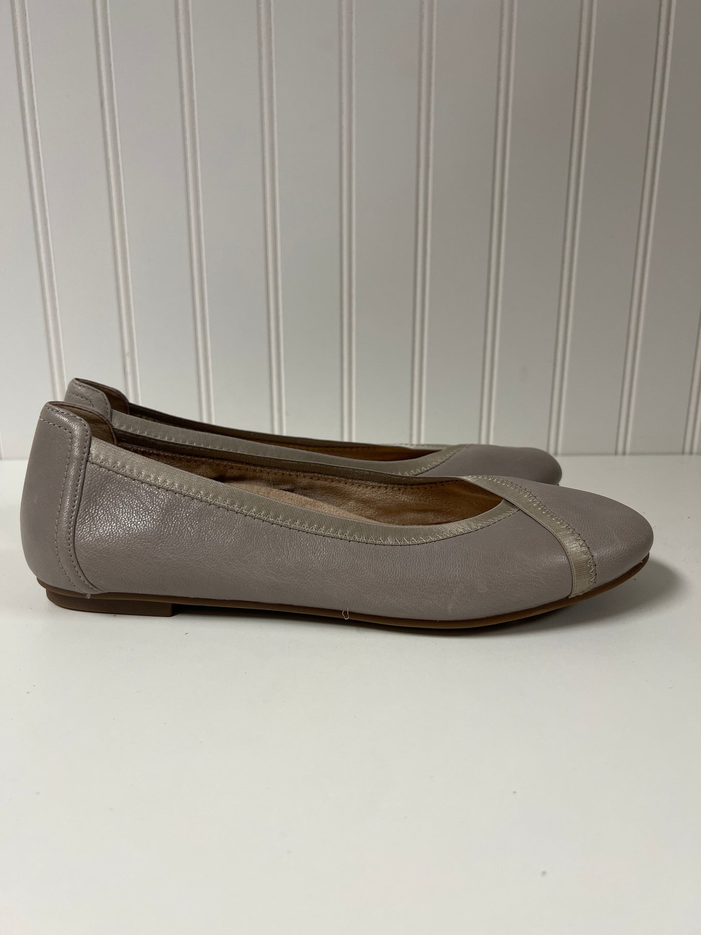 Taupe Shoes Flats Vionic, Size 8
