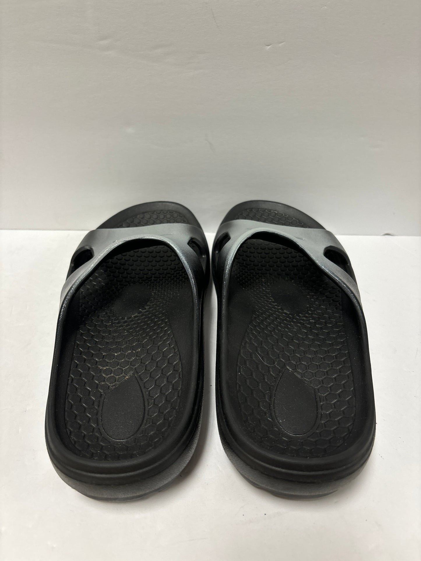 Black Sandals Flats Clothes Mentor, Size 10