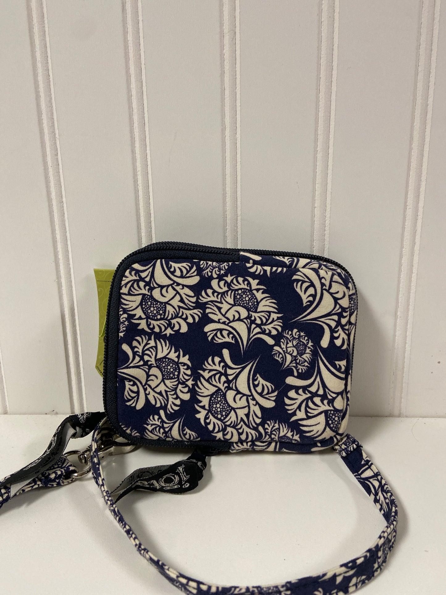 Wristlet Clothes Mentor, Size Small