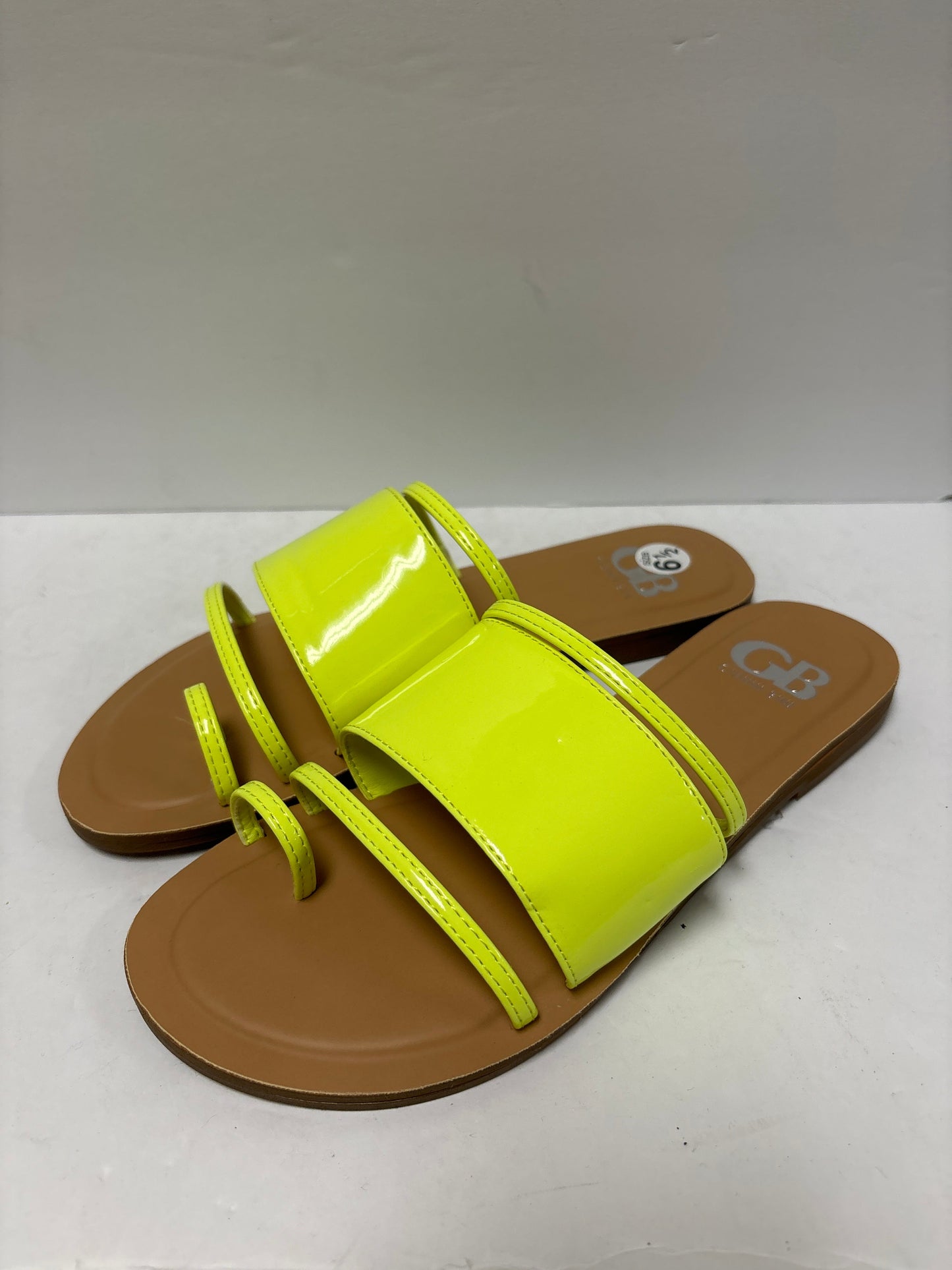 Yellow Sandals Flats Gianni Bini, Size 6.5