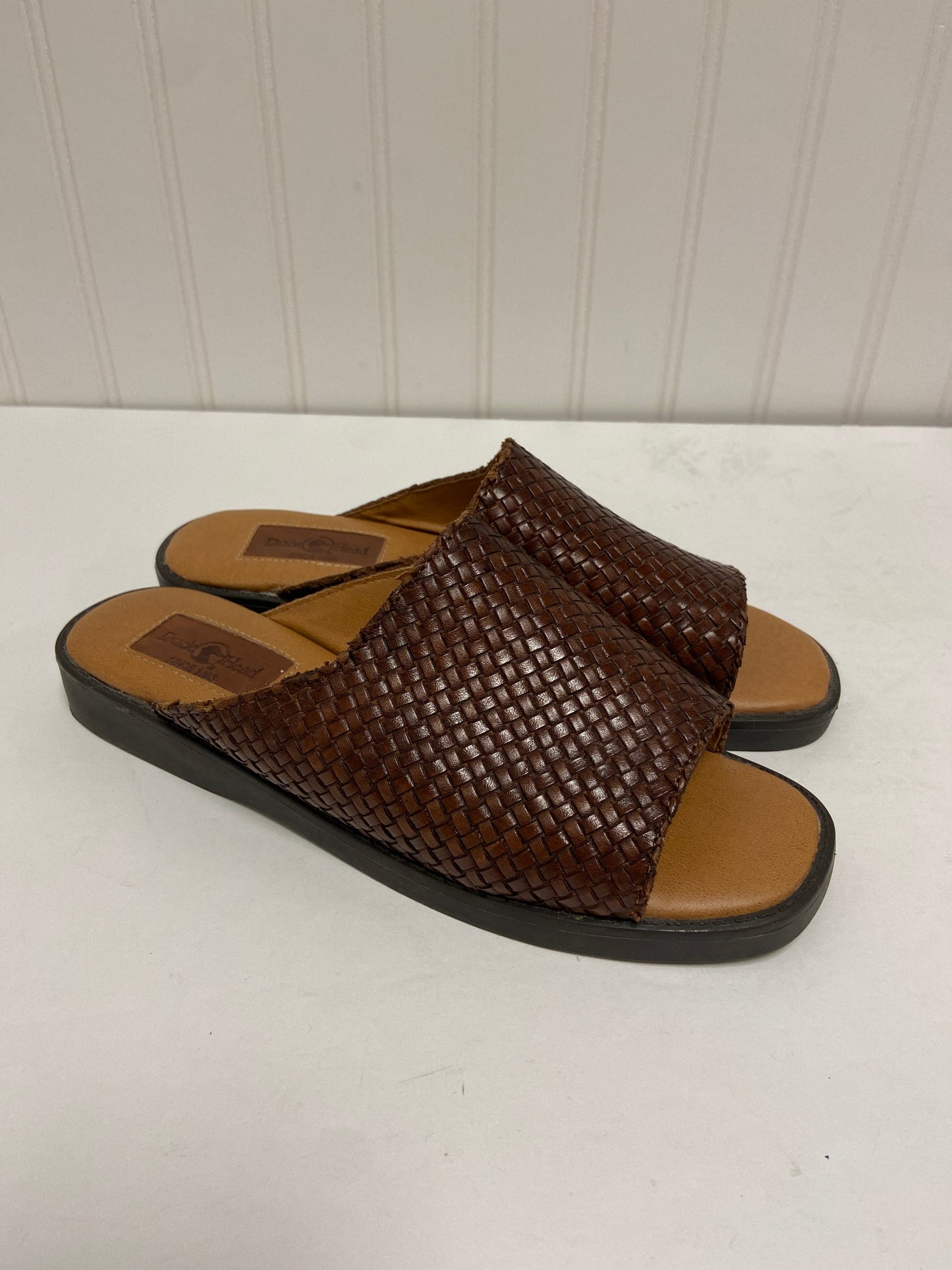 Brown Sandals Flats Duckhead, Size 7.5