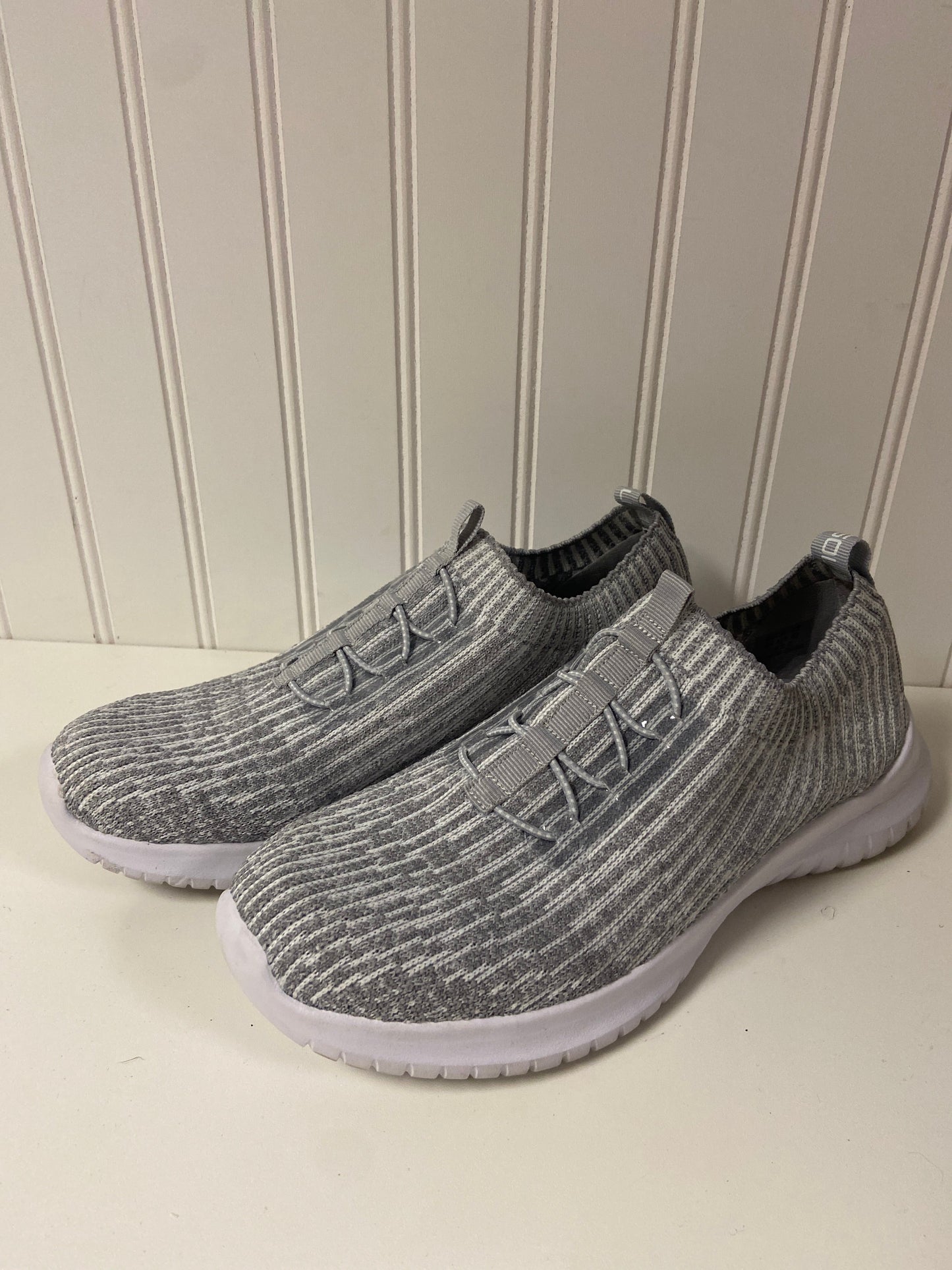 Shoes Athletic By Clothes Mentor In Grey, Size: 8.5