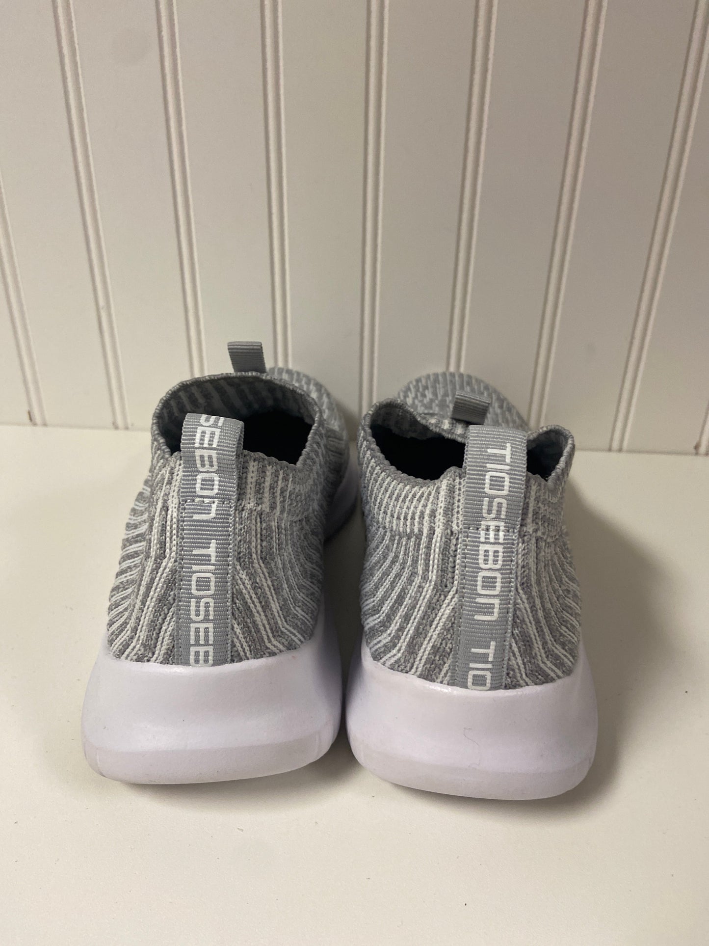 Shoes Athletic By Clothes Mentor In Grey, Size: 8.5