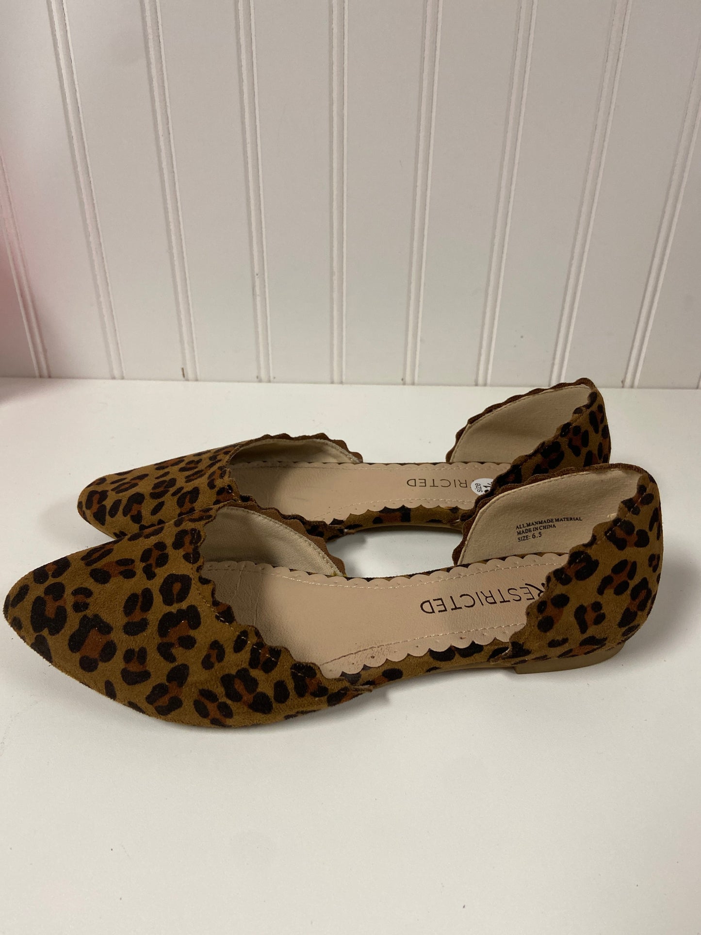 Shoes Flats By Restricted In Animal Print, Size: 6.5