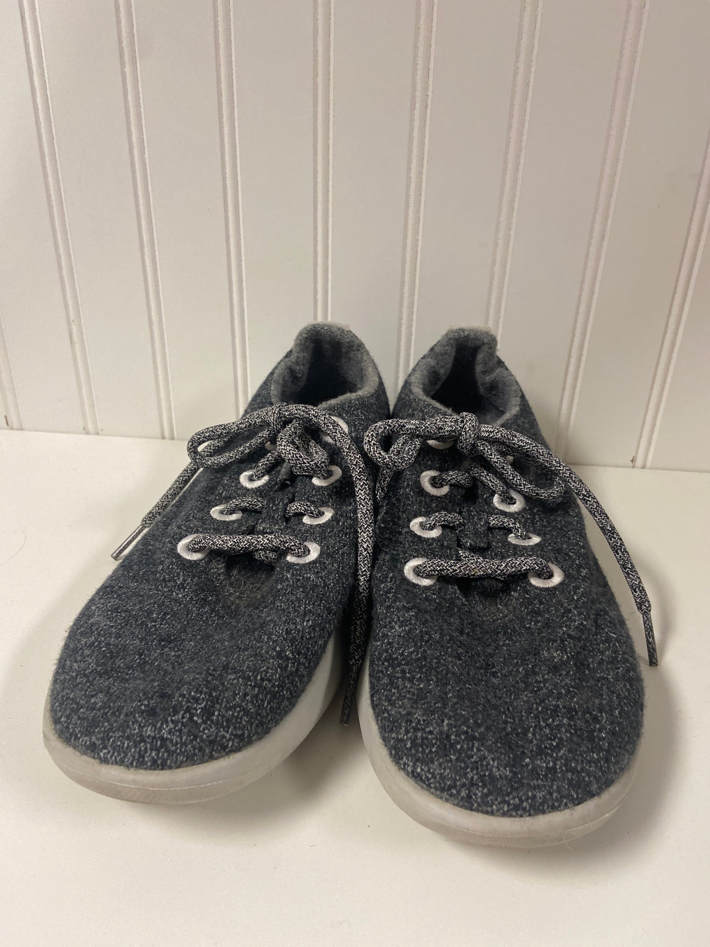 Shoes Sneakers By Allbirds In Grey, Size: 9