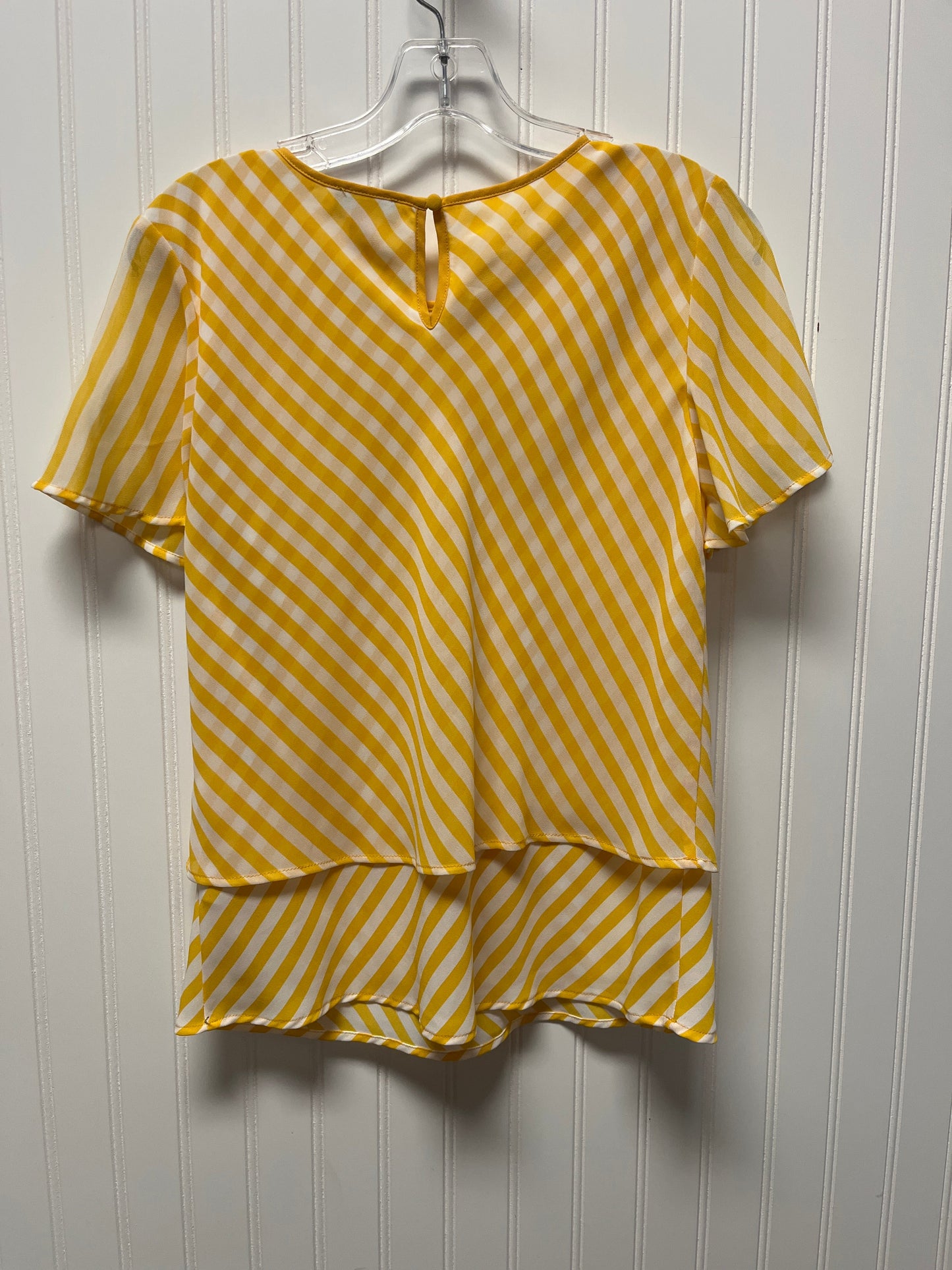 Top Short Sleeve Basic By Vince Camuto In Yellow, Size: Xs