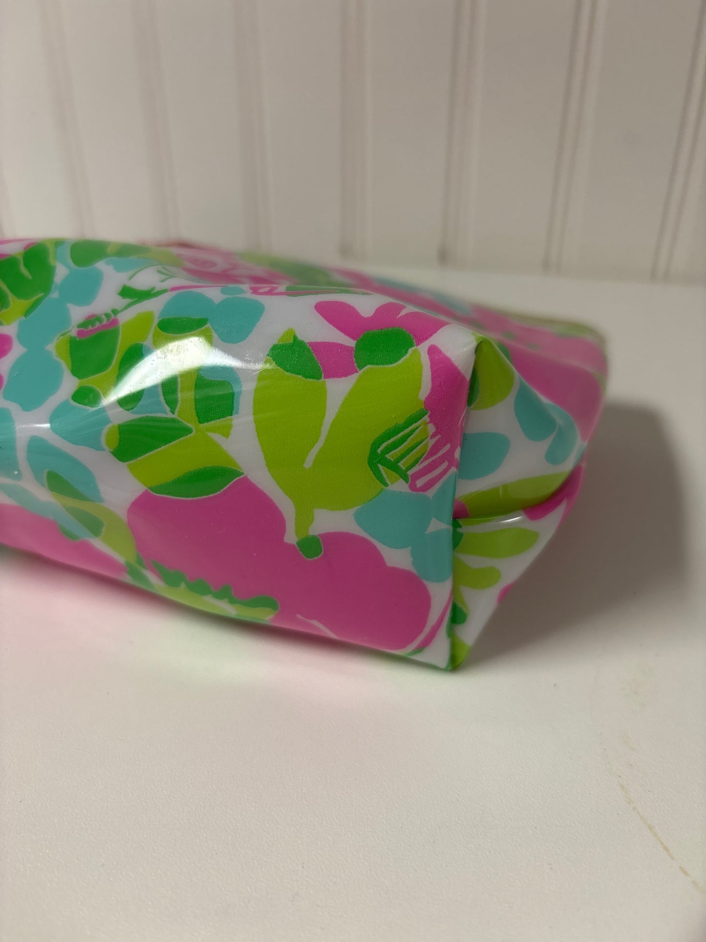 Makeup Bag Designer By Lilly Pulitzer, Size: Medium