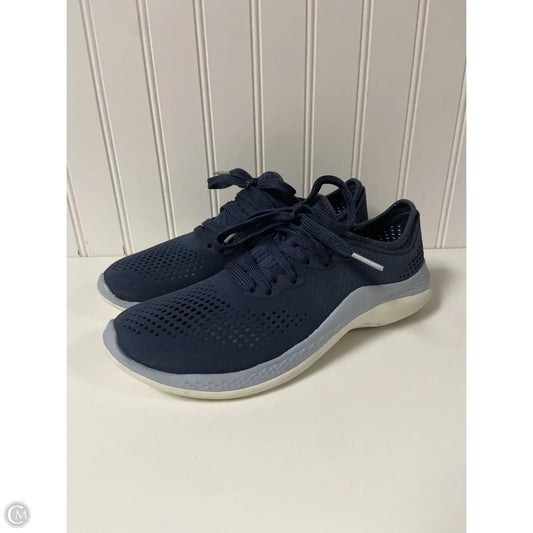 Shoes Athletic By Crocs In Navy, Size: 8