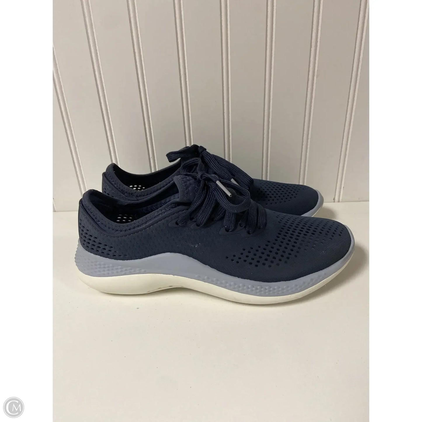 Shoes Athletic By Crocs In Navy, Size: 8