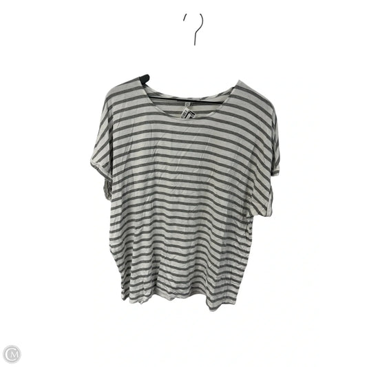 Top Short Sleeve By Green Envelope In Grey & White, Size: Xxl