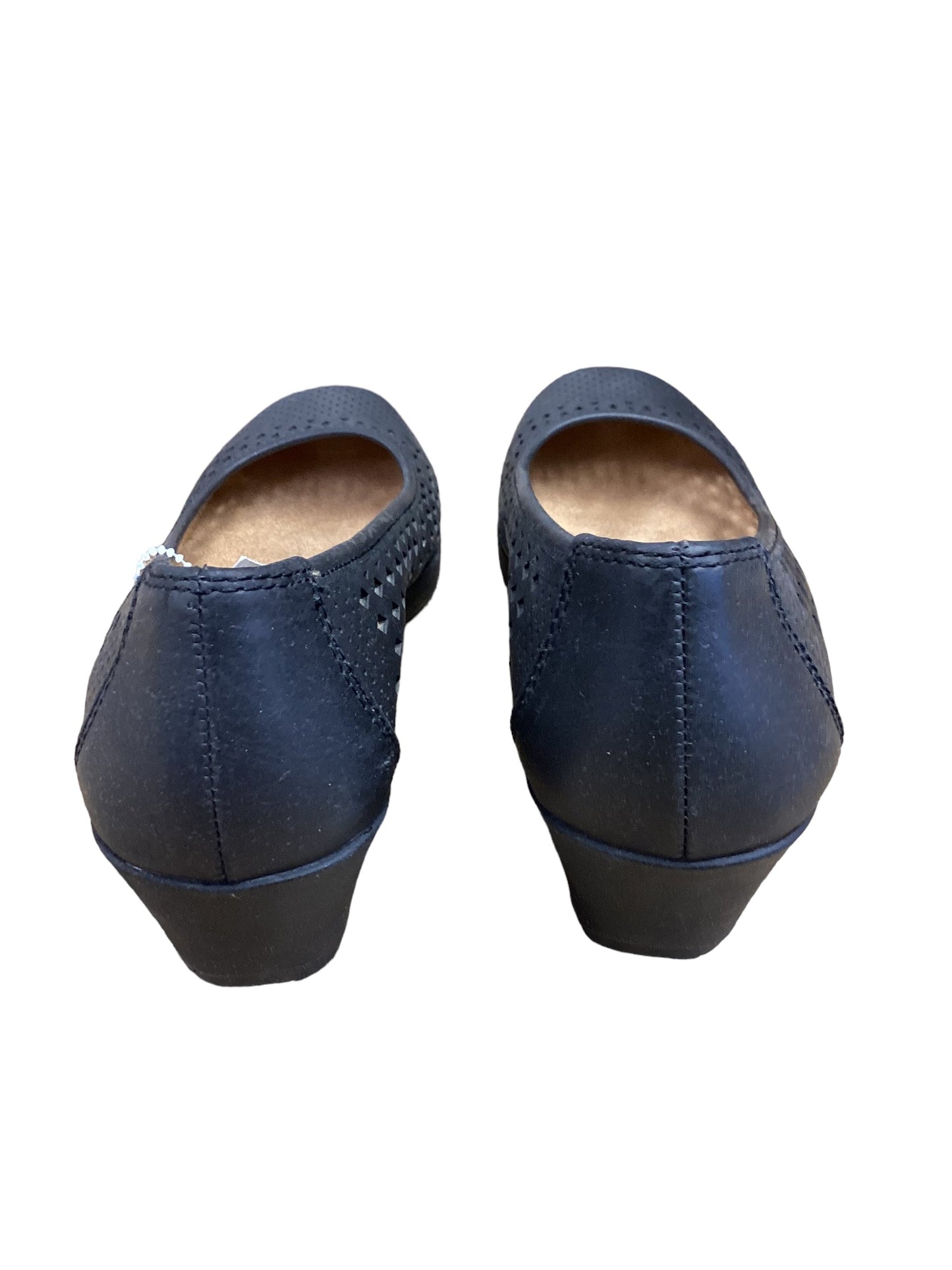 Black Shoes Flats Naturalizer, Size 6
