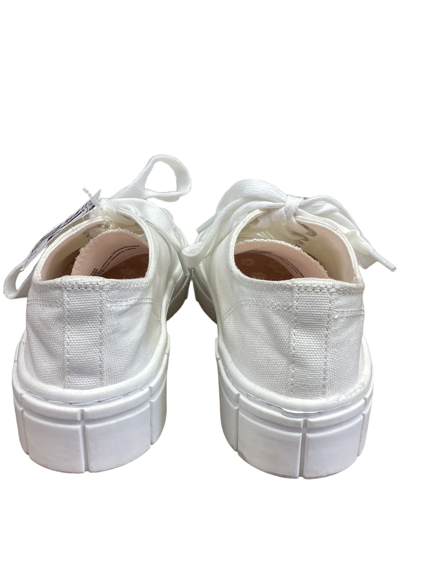 White Shoes Sneakers Mad Love, Size 8
