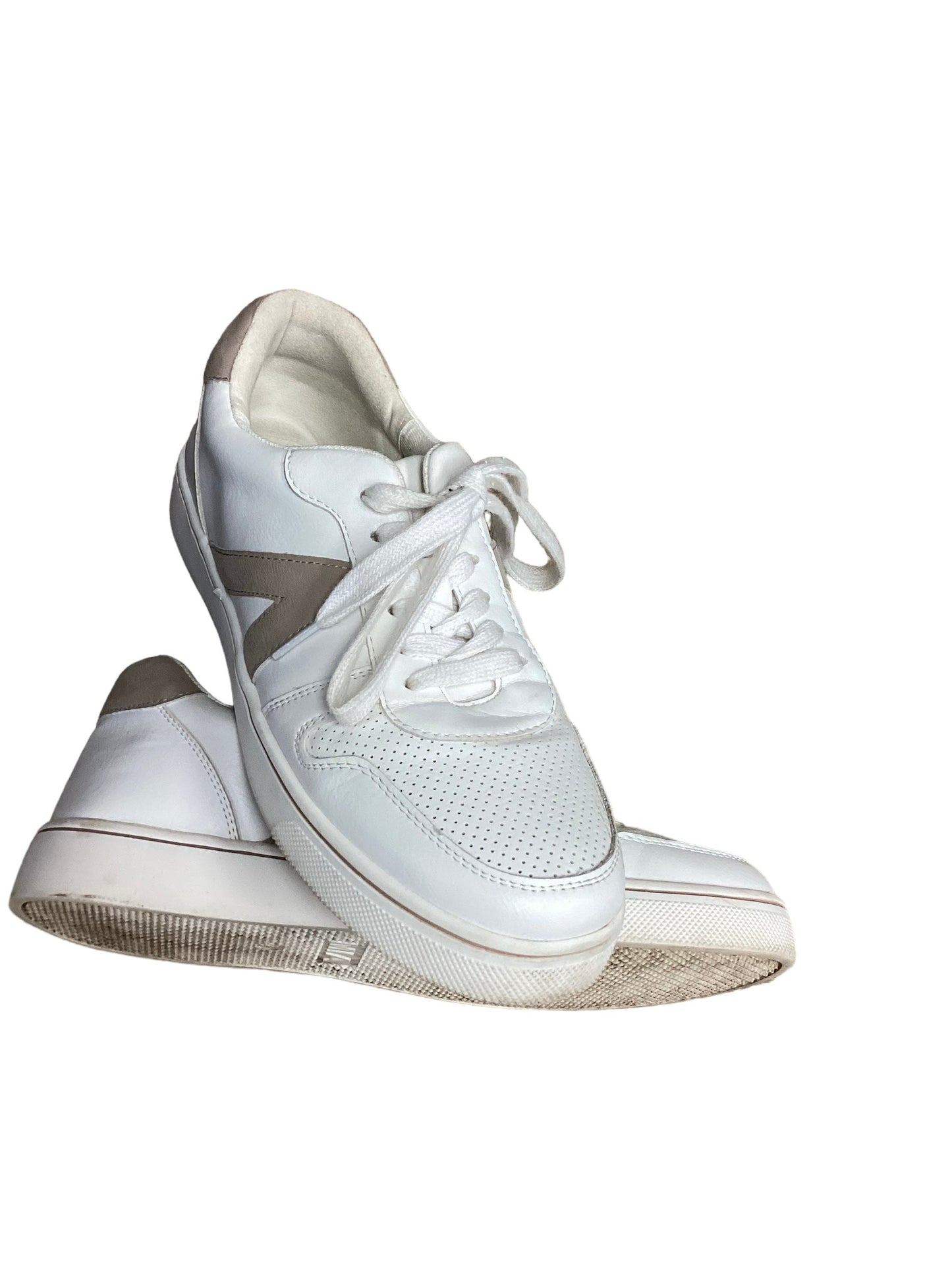 White Shoes Sneakers Mia, Size 7.5