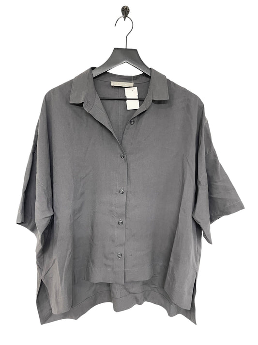 Blouse Short Sleeve By Everlane In Grey, Size: L