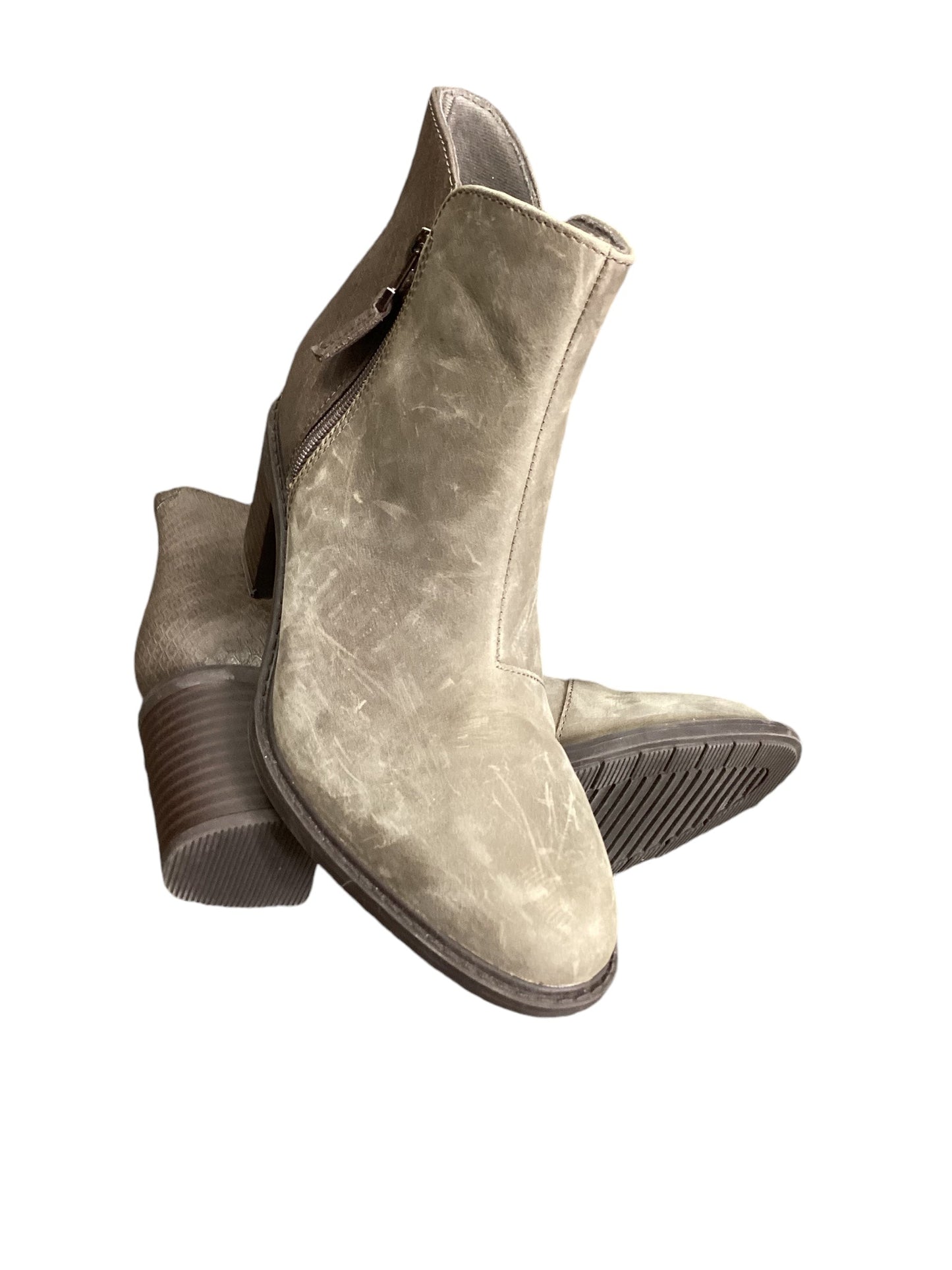 BOOTS ANKLE FLATS CLARKS in TAUPE, Size: 7.5