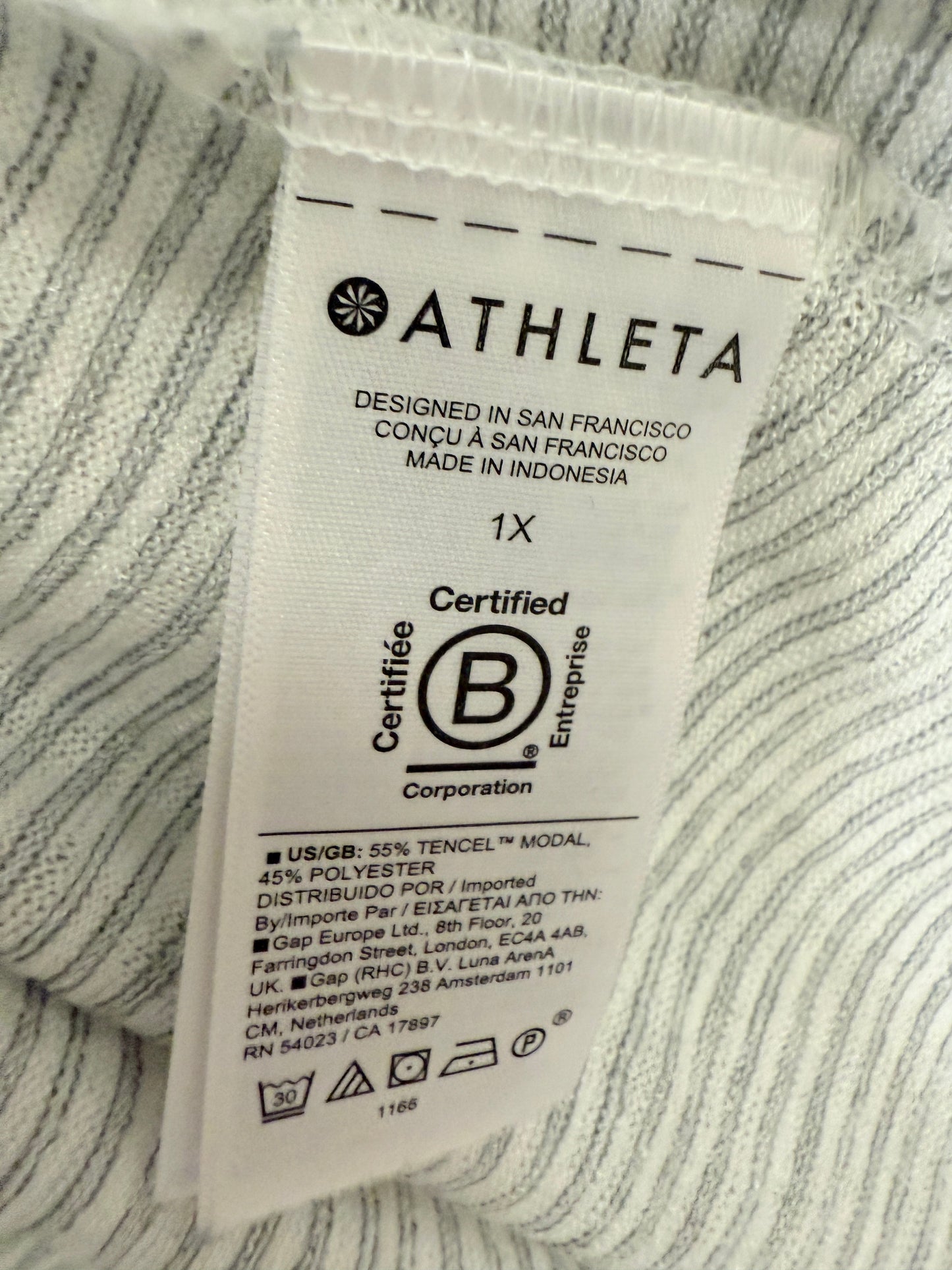 Top Sleeveless By Athleta In Grey & White, Size: 1x