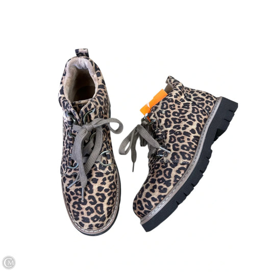 Shoes Flats By Clothes Mentor In Camouflage Print, Size: 7