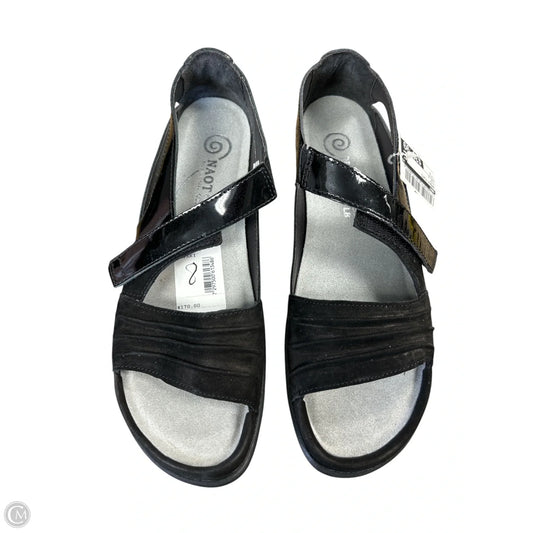 Sandals Flats By Naot In Black, Size: 8