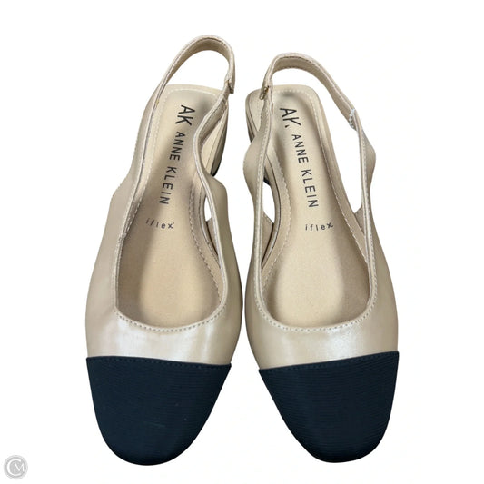 Shoes Flats By Anne Klein In Black & Tan, Size: 6.5