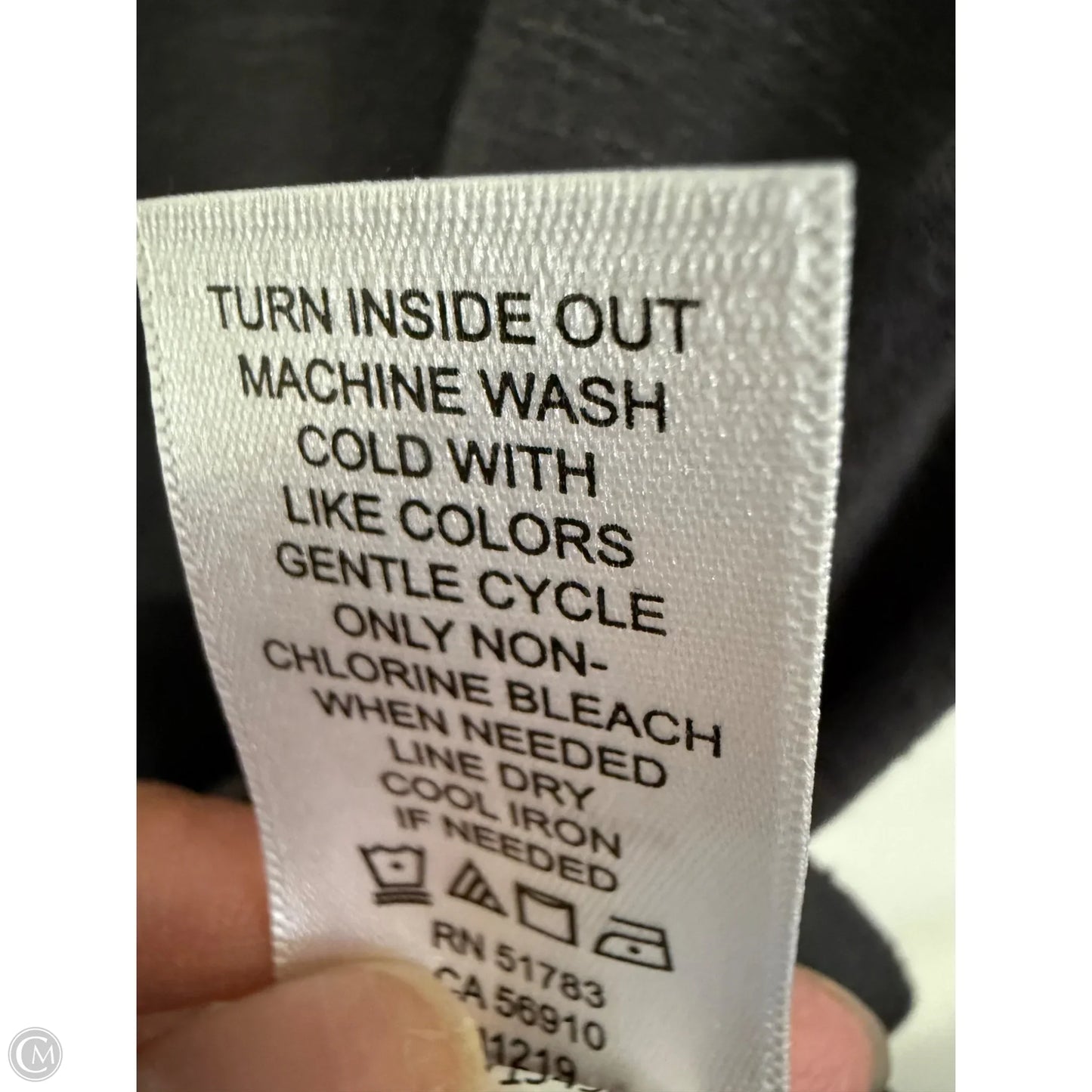 Top Short Sleeve Basic By Maurices In Grey, Size: M