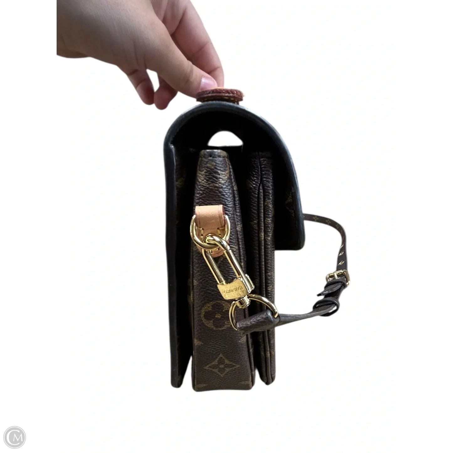 Crossbody Luxury Designer By Louis Vuitton, Size: Medium