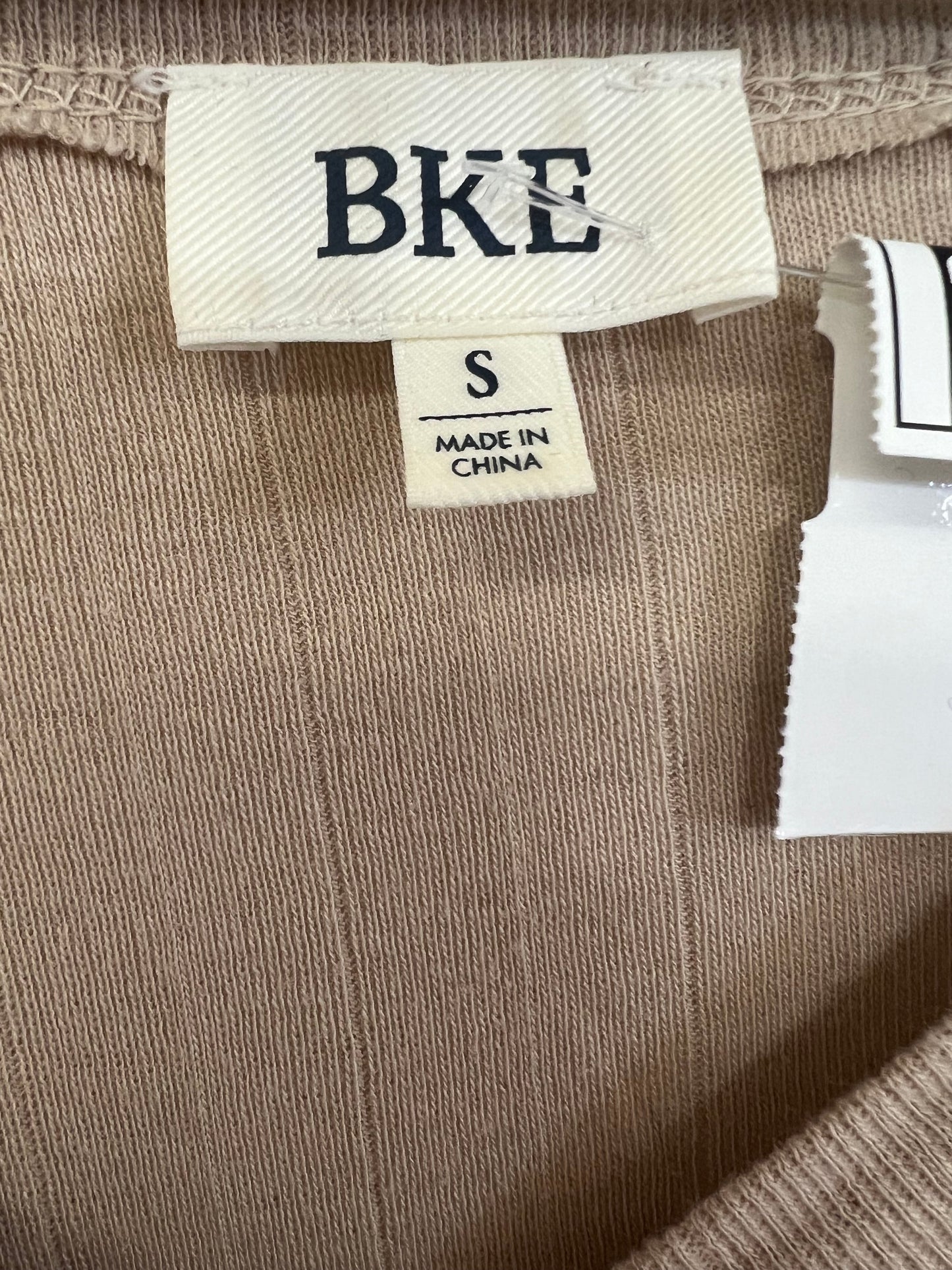 Top Short Sleeve By Bke In Beige, Size: S