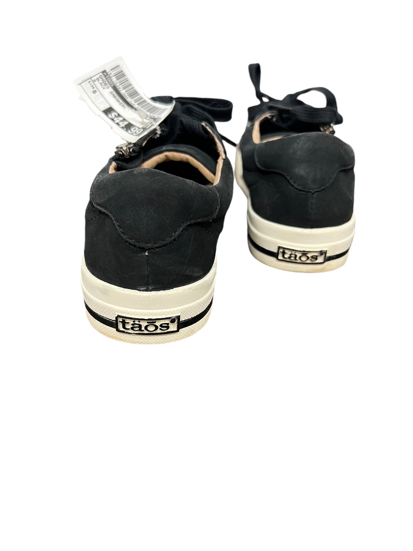 Shoes Sneakers By Taos In Black, Size: 6