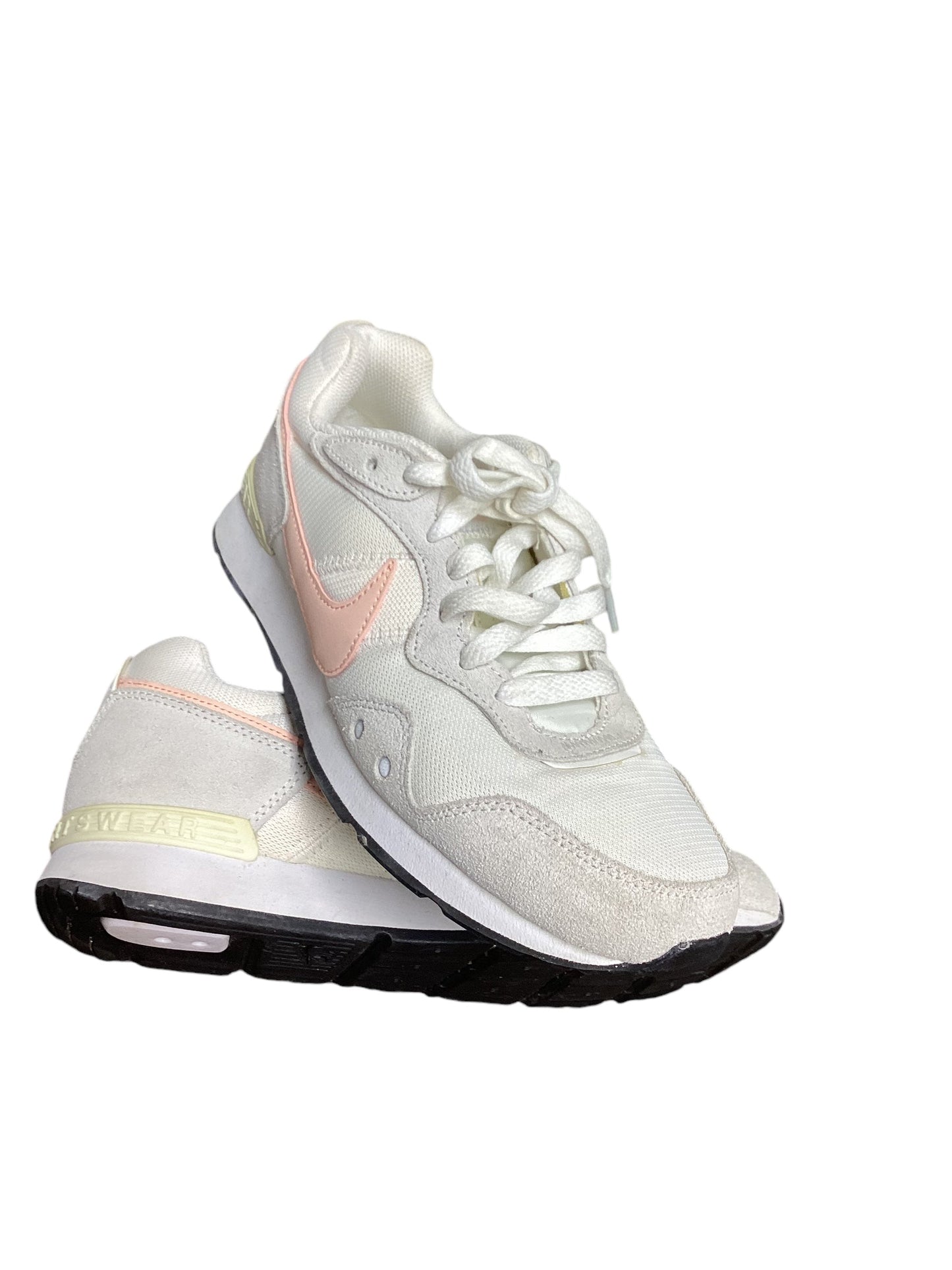 Shoes Sneakers By Nike In Beige, Size: 8.5