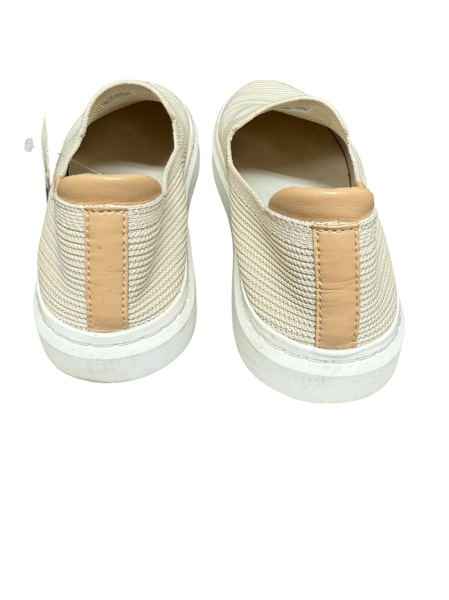 Shoes Flats By Ugg In Cream, Size: 8.5