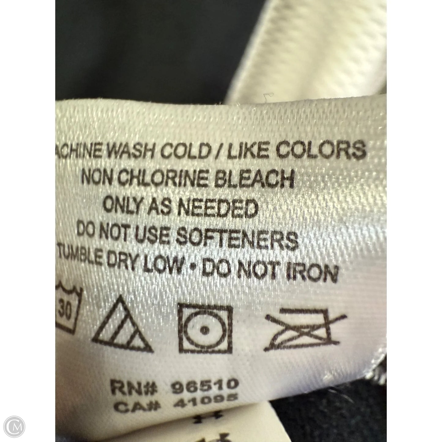 Athletic Top Long Sleeve Collar By Under Armour In Black, Size: S