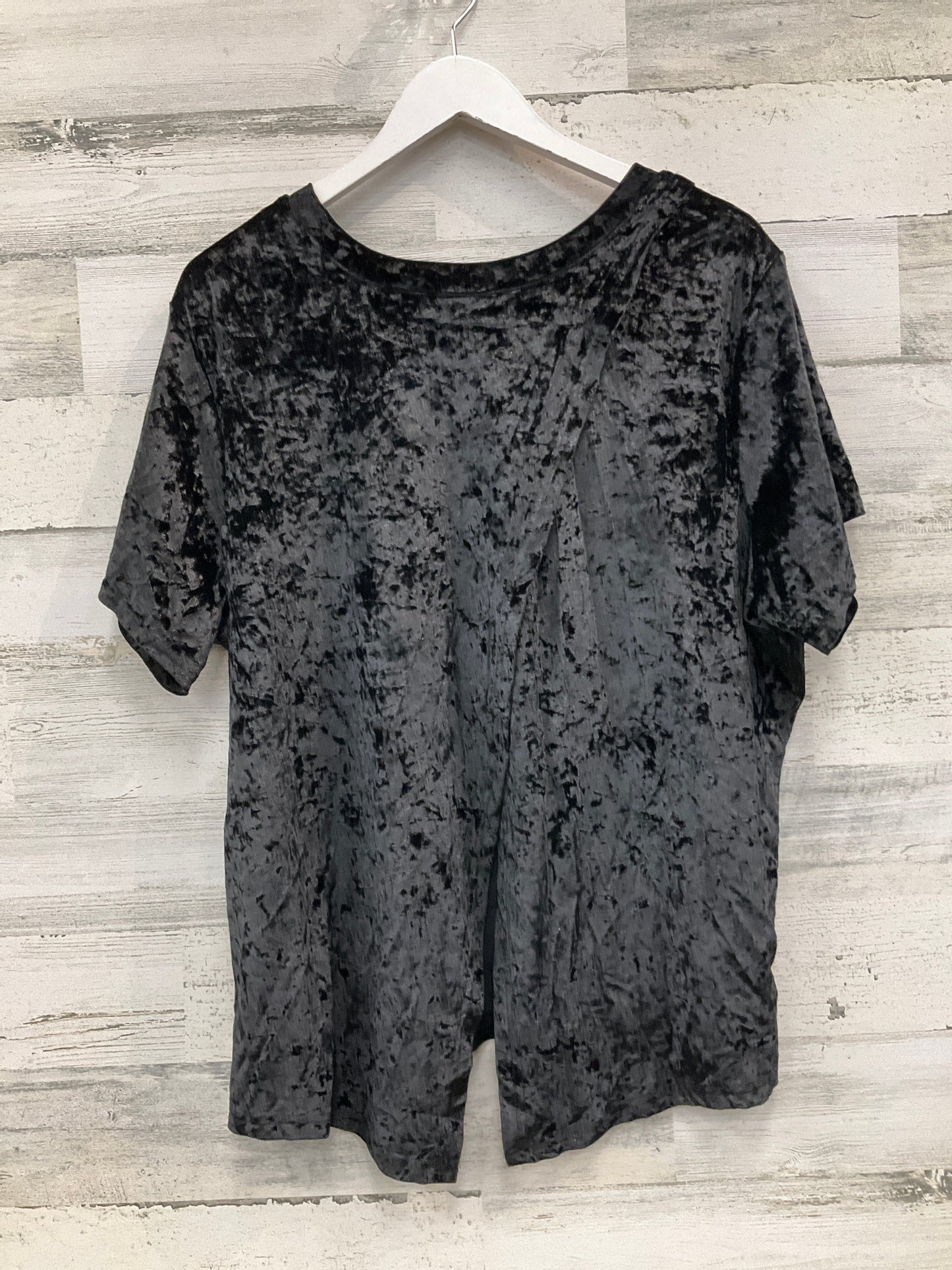 Top Short Sleeve By Boutique + In Black, Size: 1x