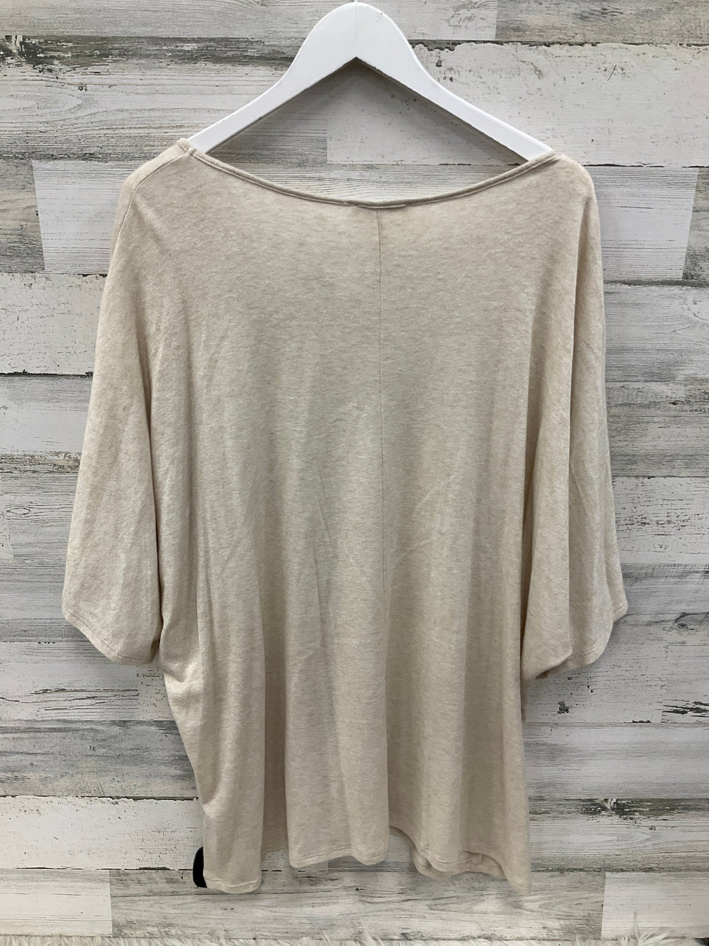 Top Short Sleeve By Clothes Mentor In Cream, Size: 2x