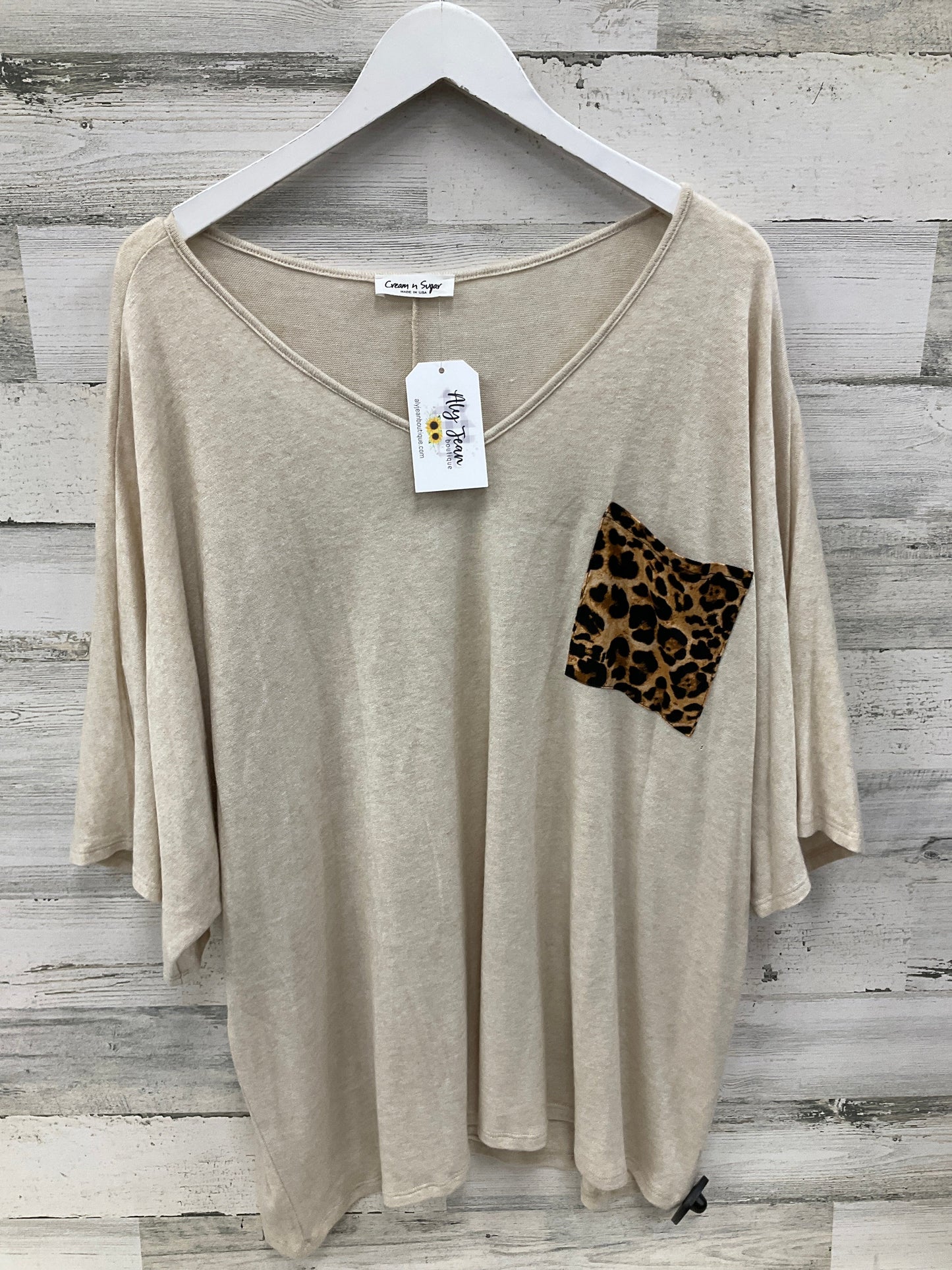 Top Short Sleeve By Clothes Mentor In Cream, Size: 2x