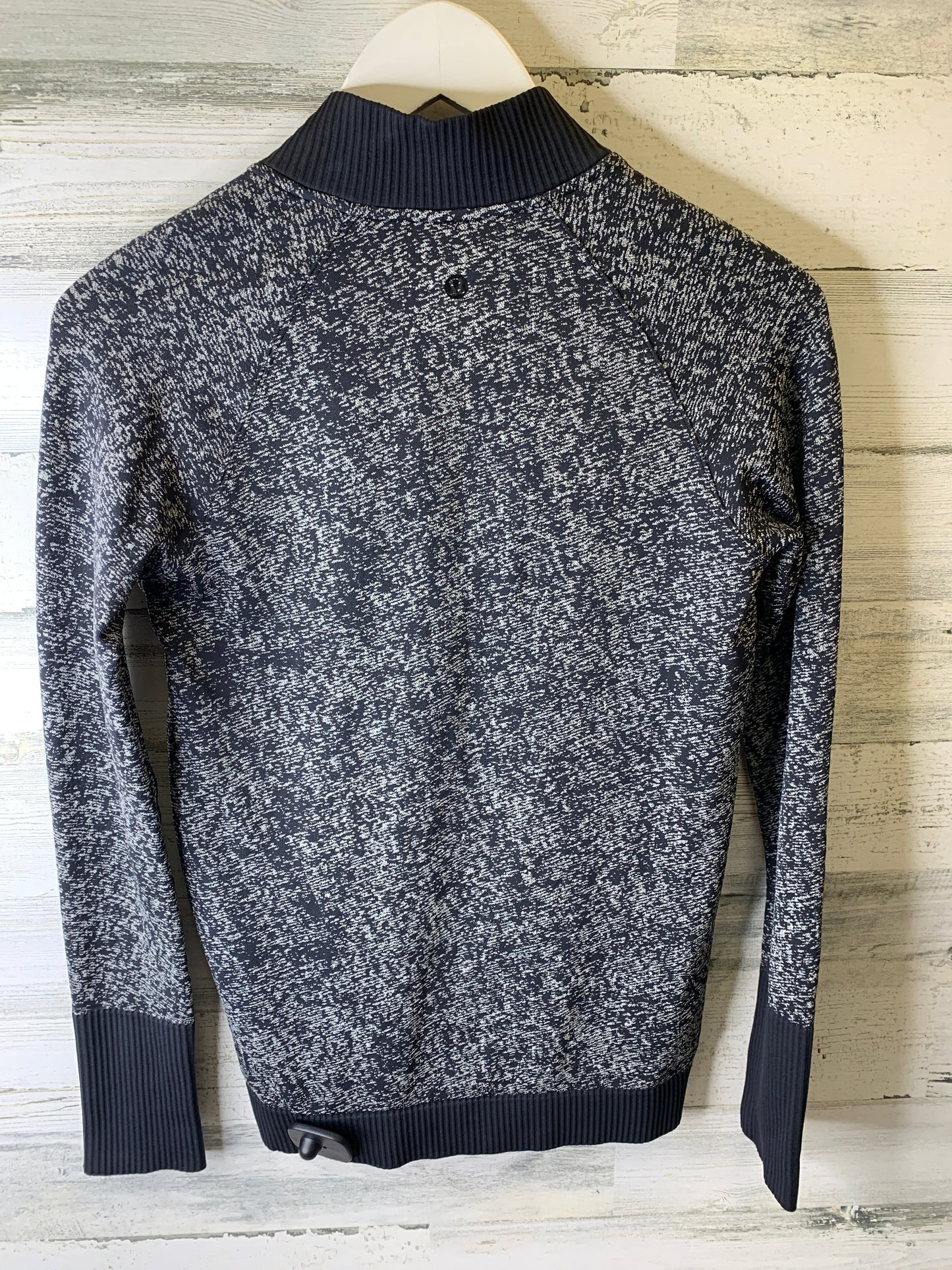 Athletic Top Long Sleeve Collar By Lululemon  Size: 4