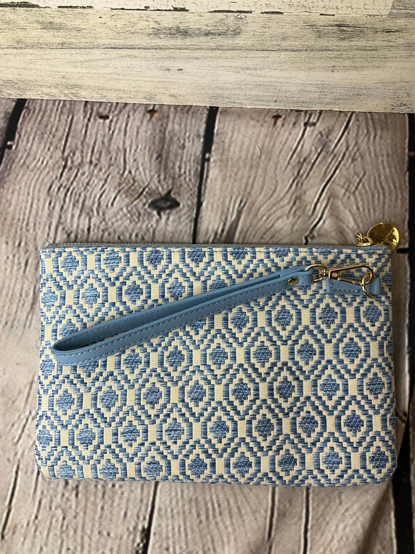 Wristlet By Urban Expressions  Size: Large