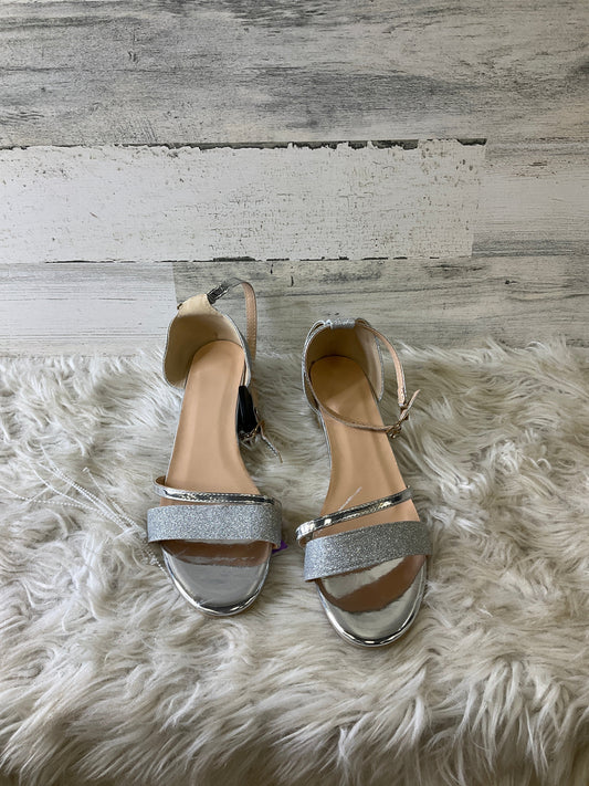 Sandals Heels Block By Clothes Mentor In Silver, Size: 10