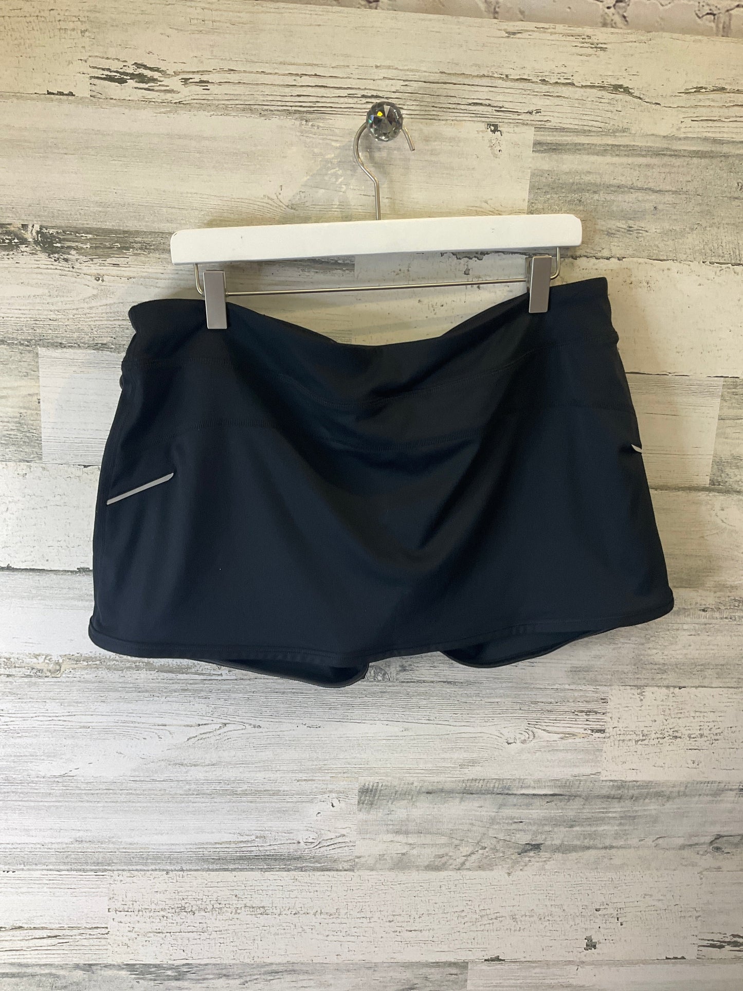 Black Athletic Skort Under Armour, Size Xl