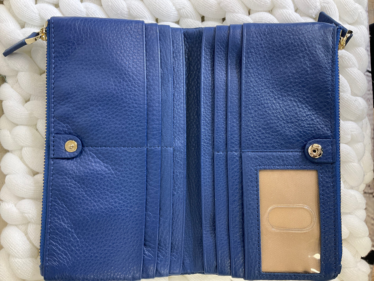 Wallet Leather Clothes Mentor, Size Medium